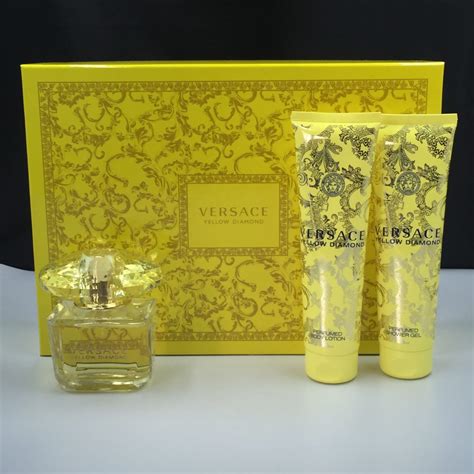 versace yellow diamond 0.8us fl.oz gift set|Versace Yellow Diamond boots.